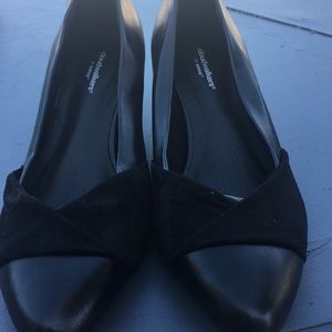 NWT Black NEW PAIR SIZE 9 Cloudwalker low heel